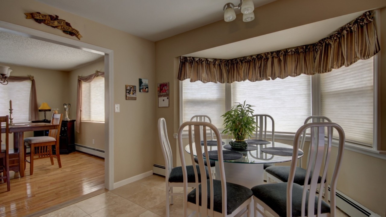 Kitchen Eating Area