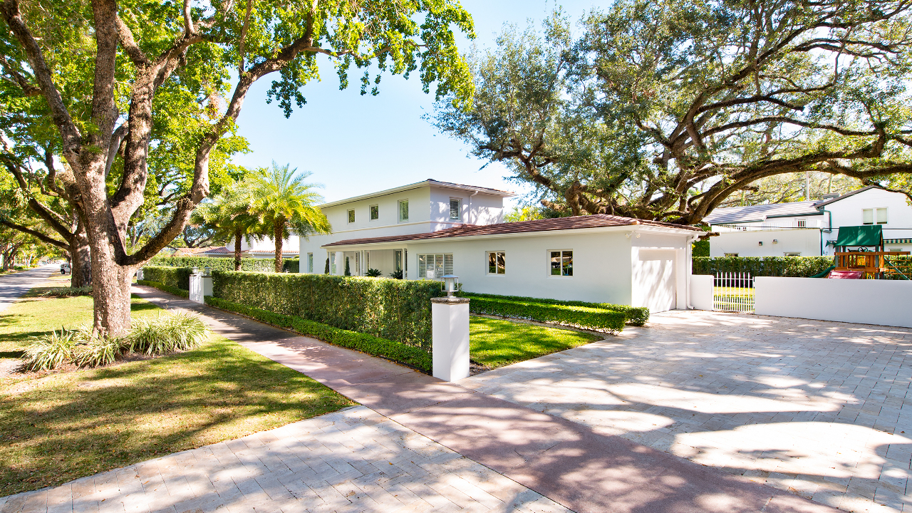 738-Santander-Ave-03