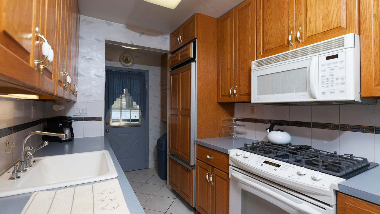 1 Tomes Avenue, Farmingdale, NY, 11735 Scene 3