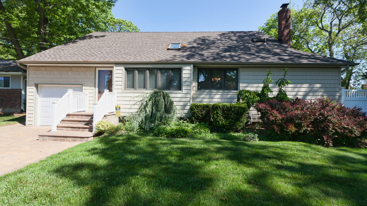 1 Tomes Avenue, Farmingdale, NY, 11735 Scene 1