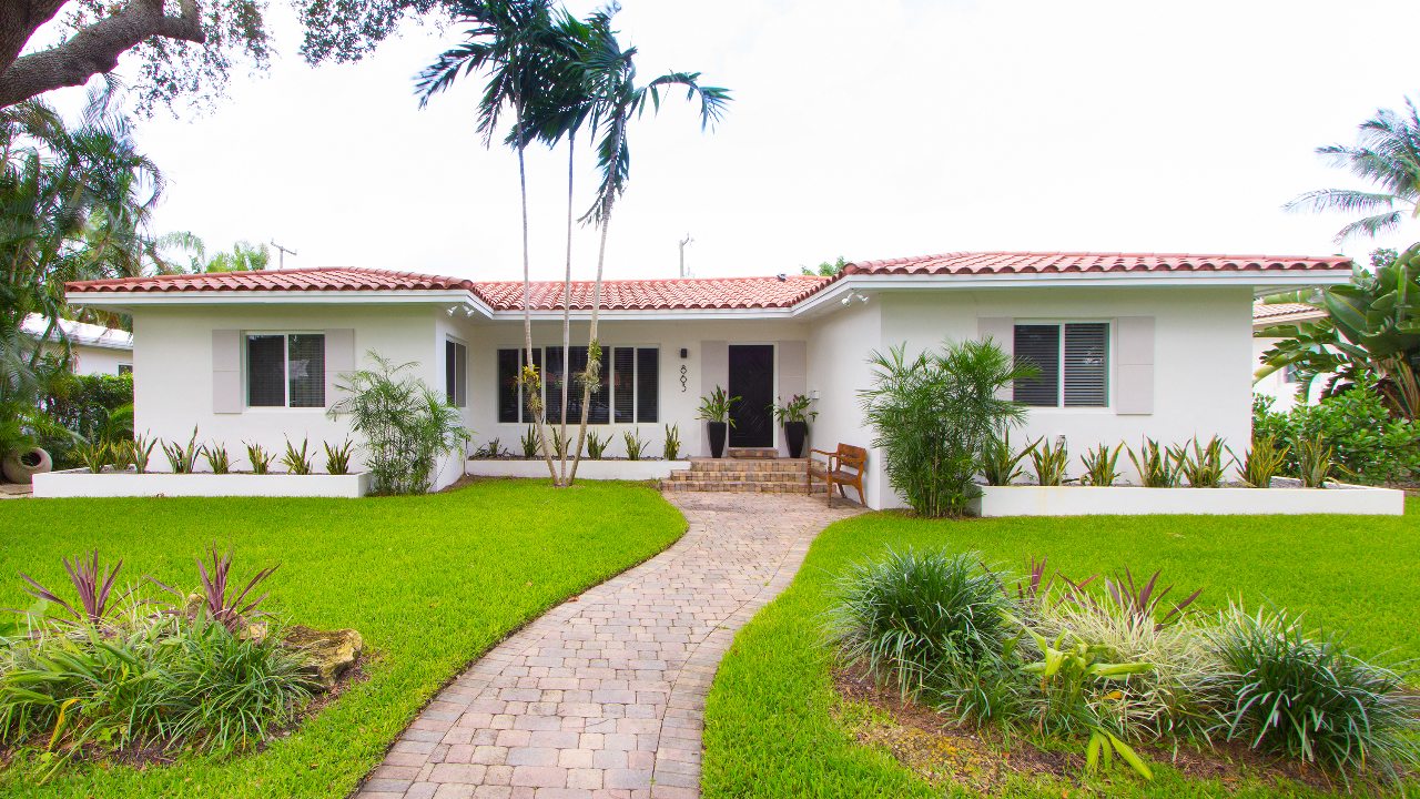 863-NE-99th-St-02