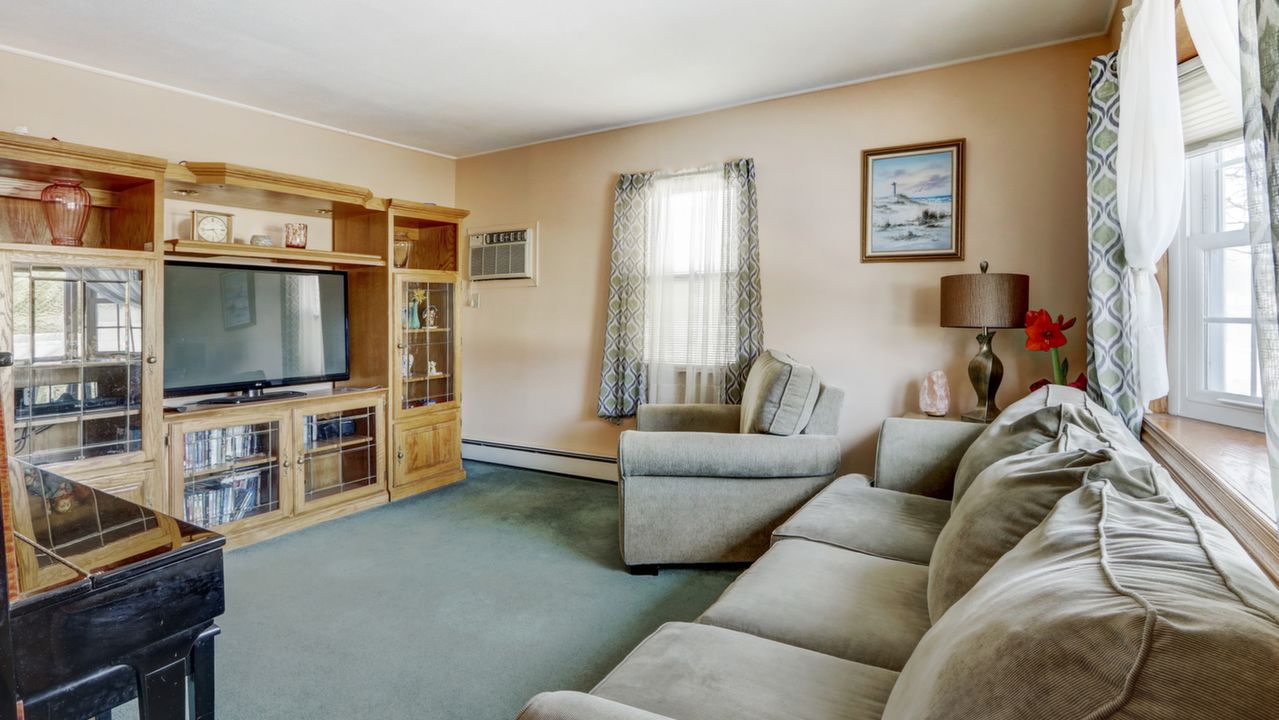 582 Ocean Ave, Massapequa, NY, 11758 Scene 4