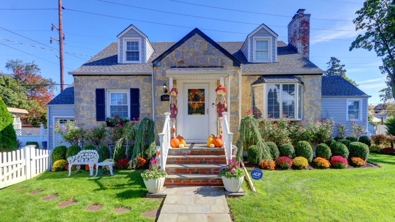 340 Oak Dr, Hewlett, NY, 11557 Scene 1