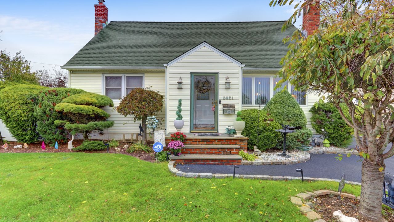 3921 Maywood Dr, Seaford, NY, 11783 Scene 1