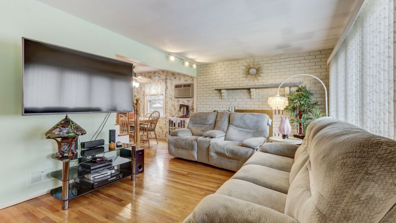 3921 Maywood Dr, Seaford, NY, 11783 Scene 3