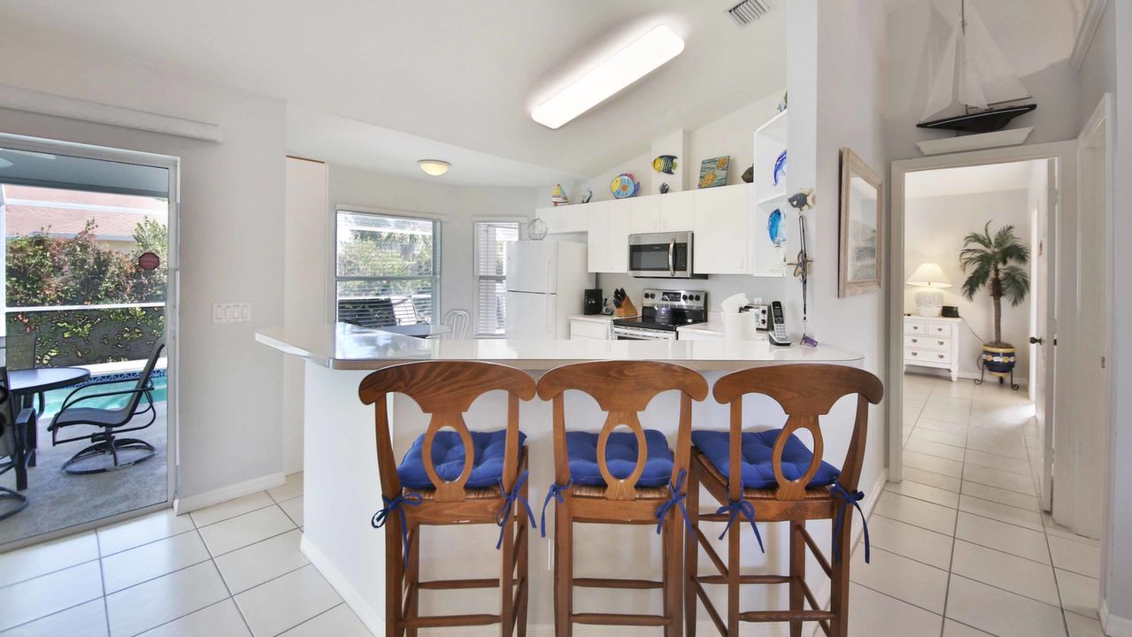 Breakfast Bar and Kitchen
