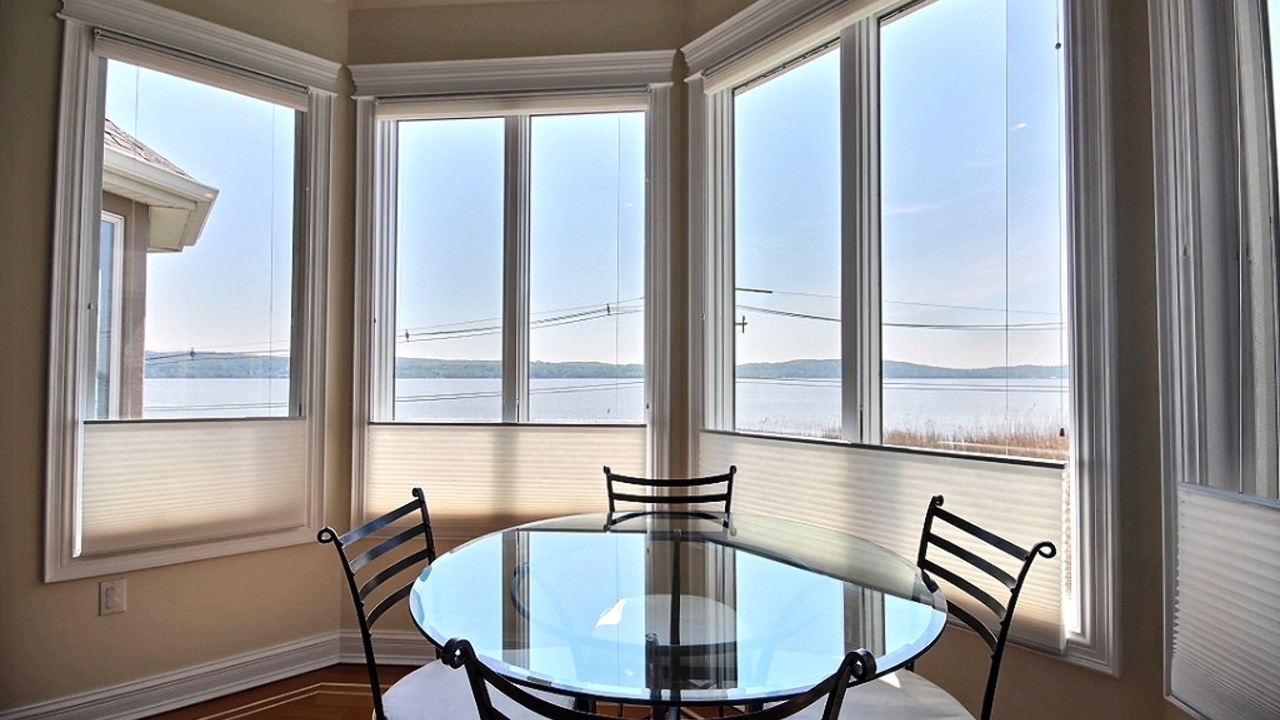 Stunning Breakfast Room Views !