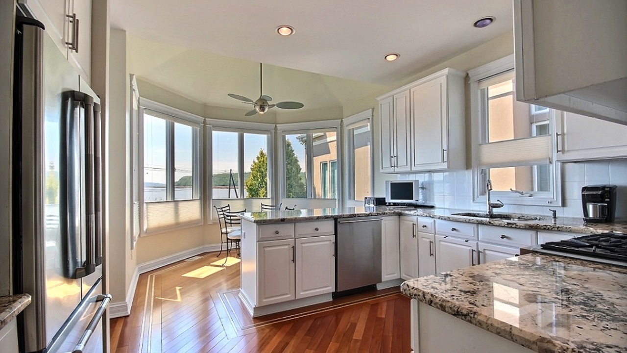 Spacious Gourmet Kitchen