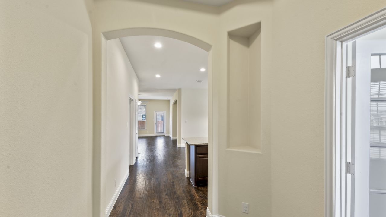5600BroadBay_004