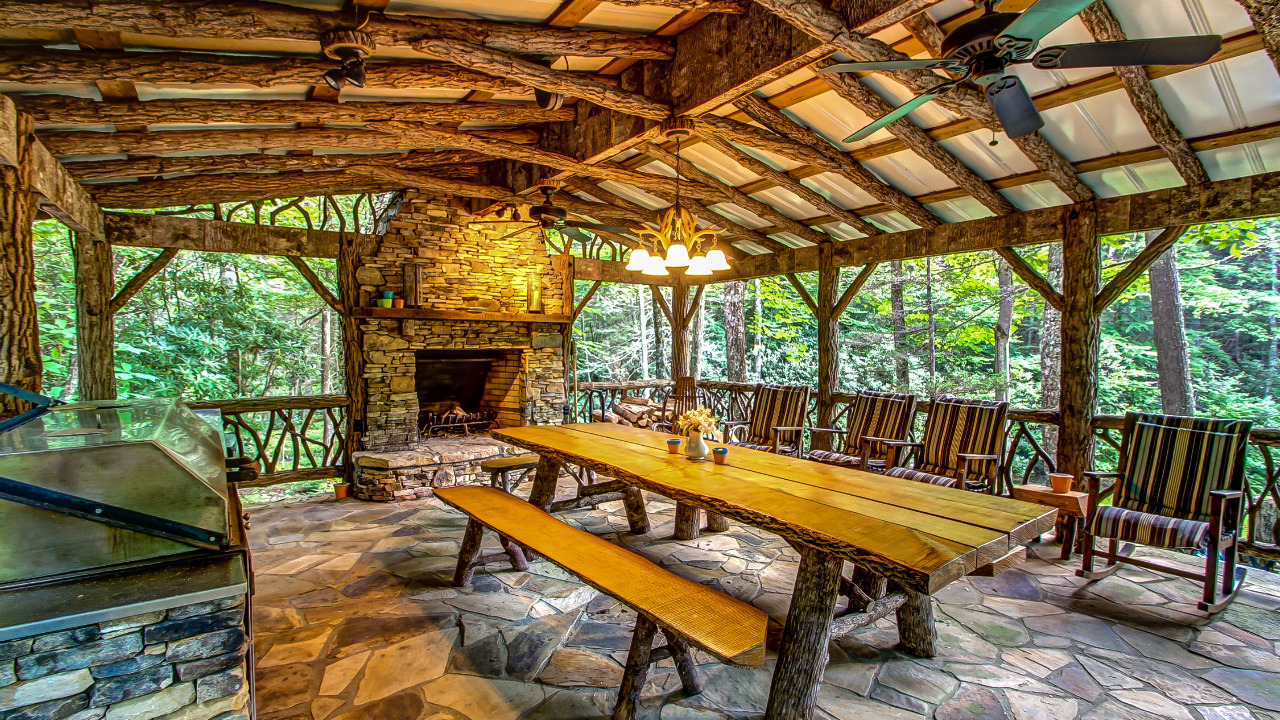 Outdoor Dining Room