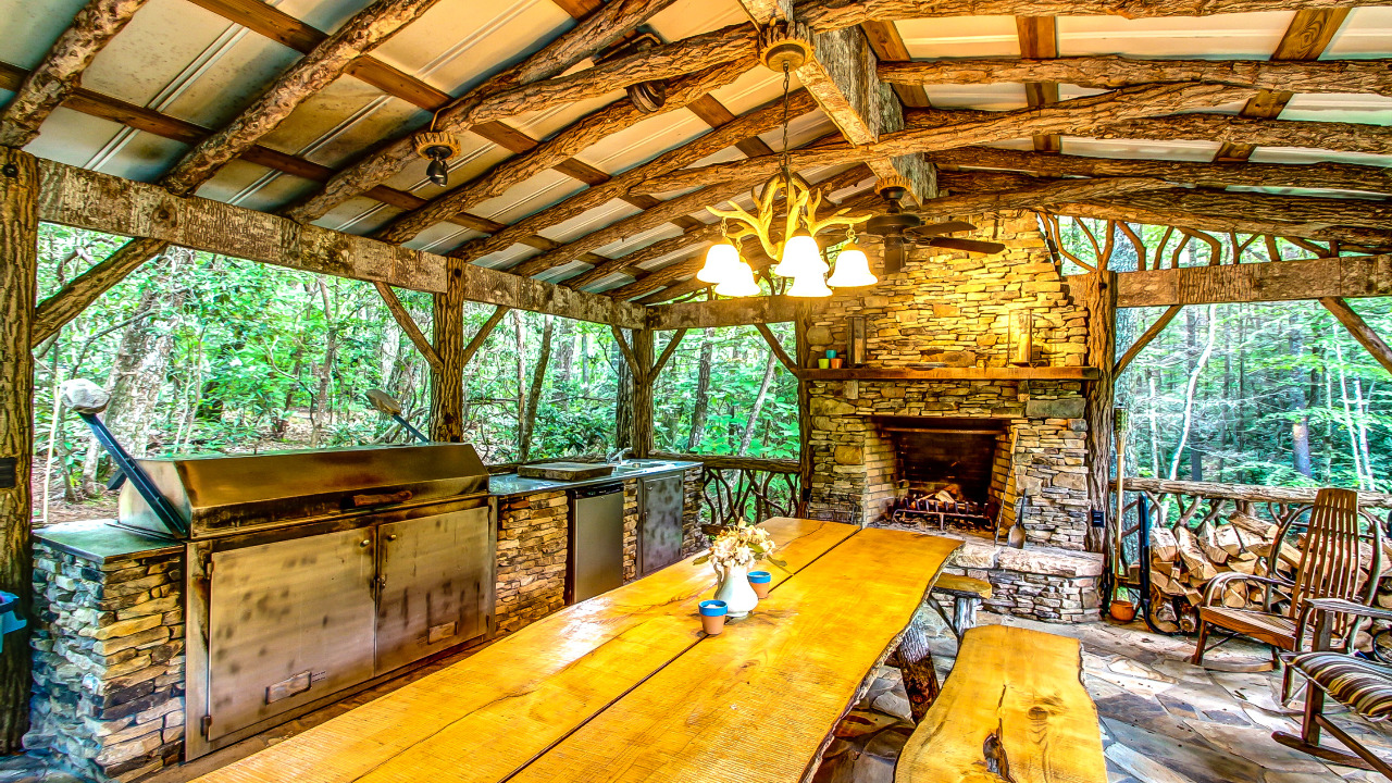 Outdoor Kitchen