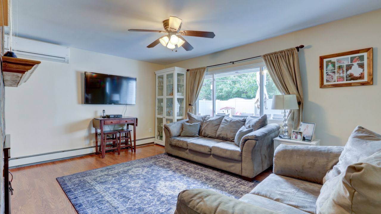 228 Elm Dr E, Levittown, NY, 11756 Scene 3