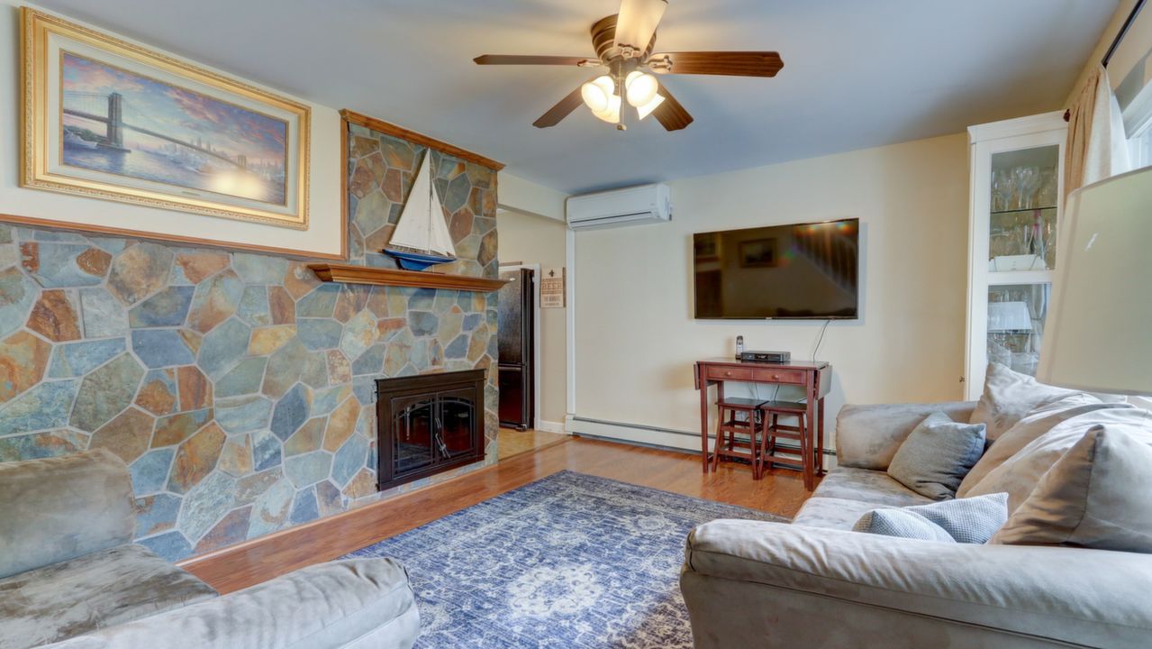 228 Elm Dr E, Levittown, NY, 11756 Scene 4