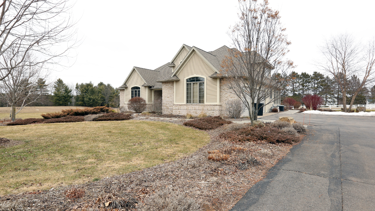 cGarage_sideB26A2052