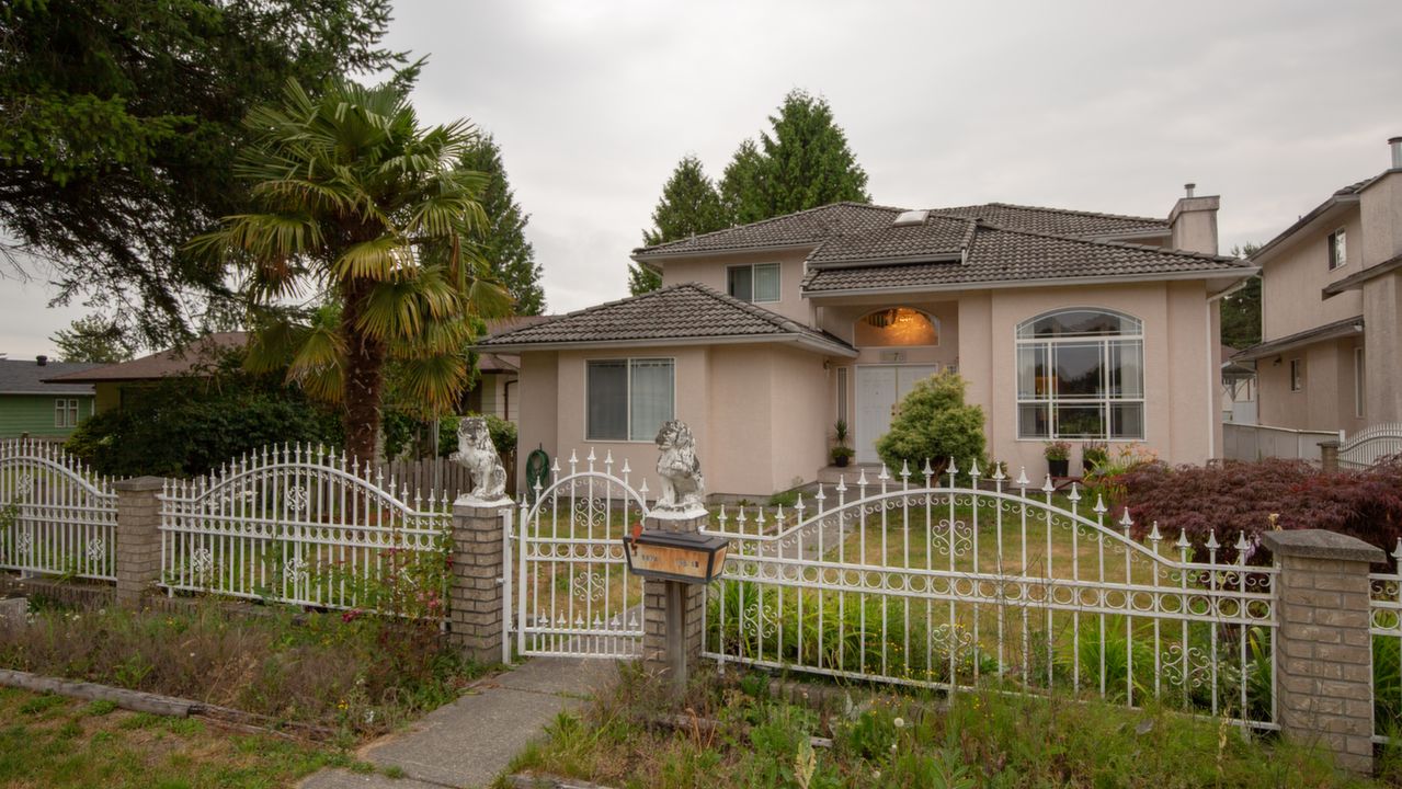 9878 156 Str, Surrey, BC, V3R 4L3 Scene 1