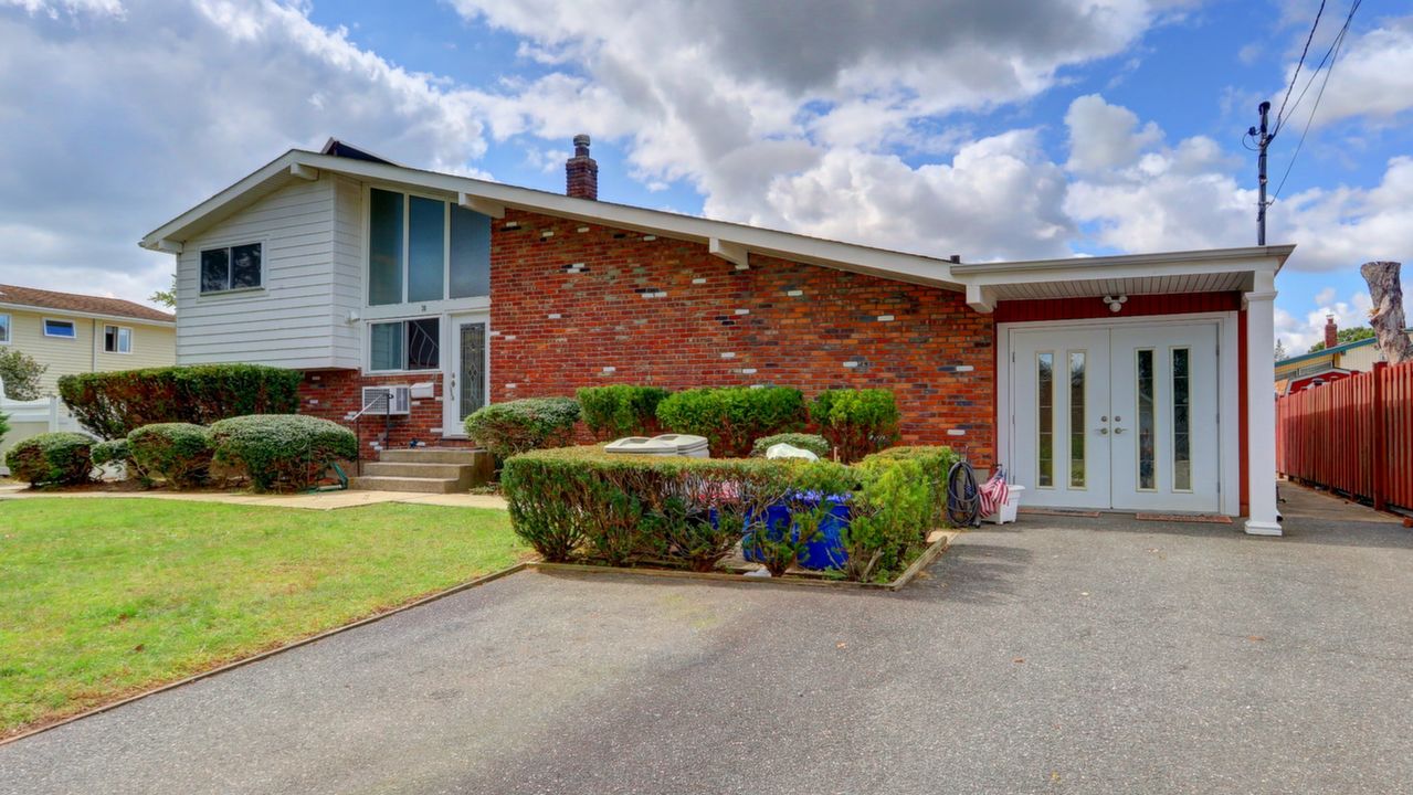 30 W 18th St, Deer Park, NY, 11729 Scene 2