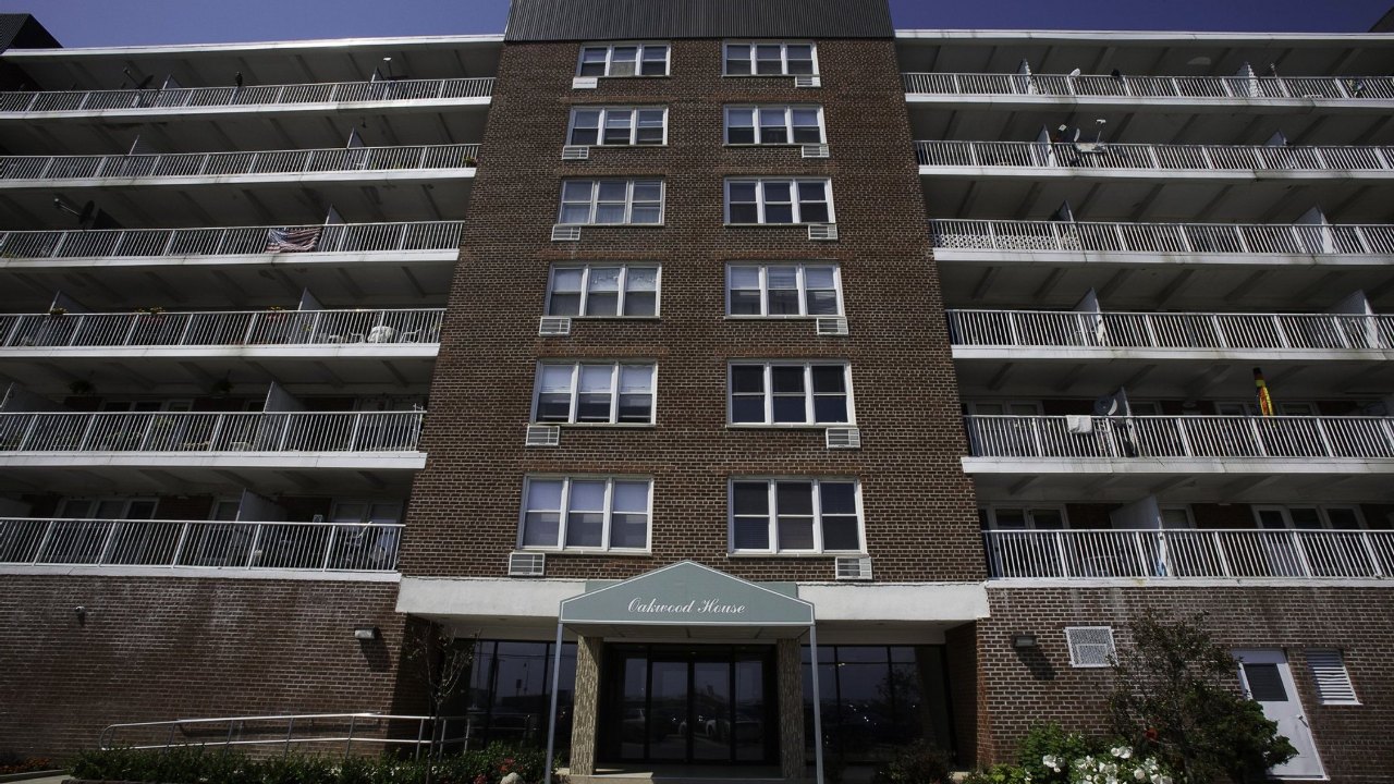 1 East Broadway, Apt 4G, Long Beach, NY, 11561 Scene 1