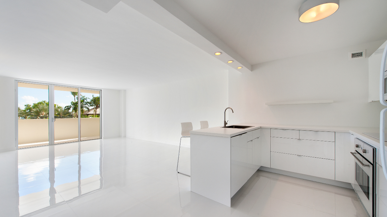 Kitchen & Livning Room