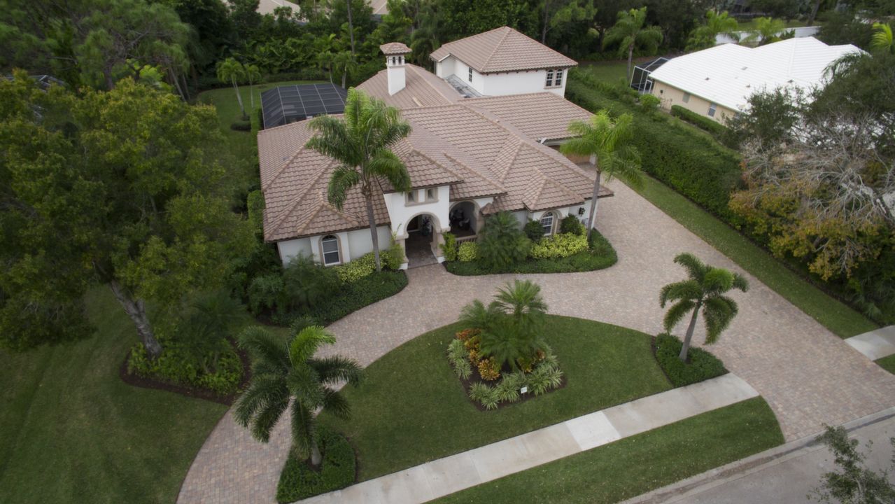 6735 Stonegate Dr, Naples, FL, 34109 Scene 1