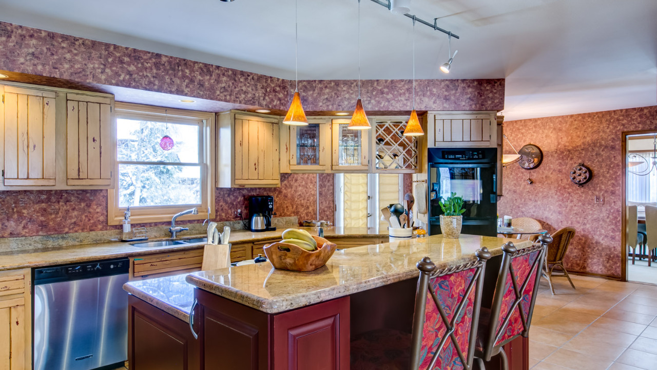 Gorgeous Kitchen with Granite