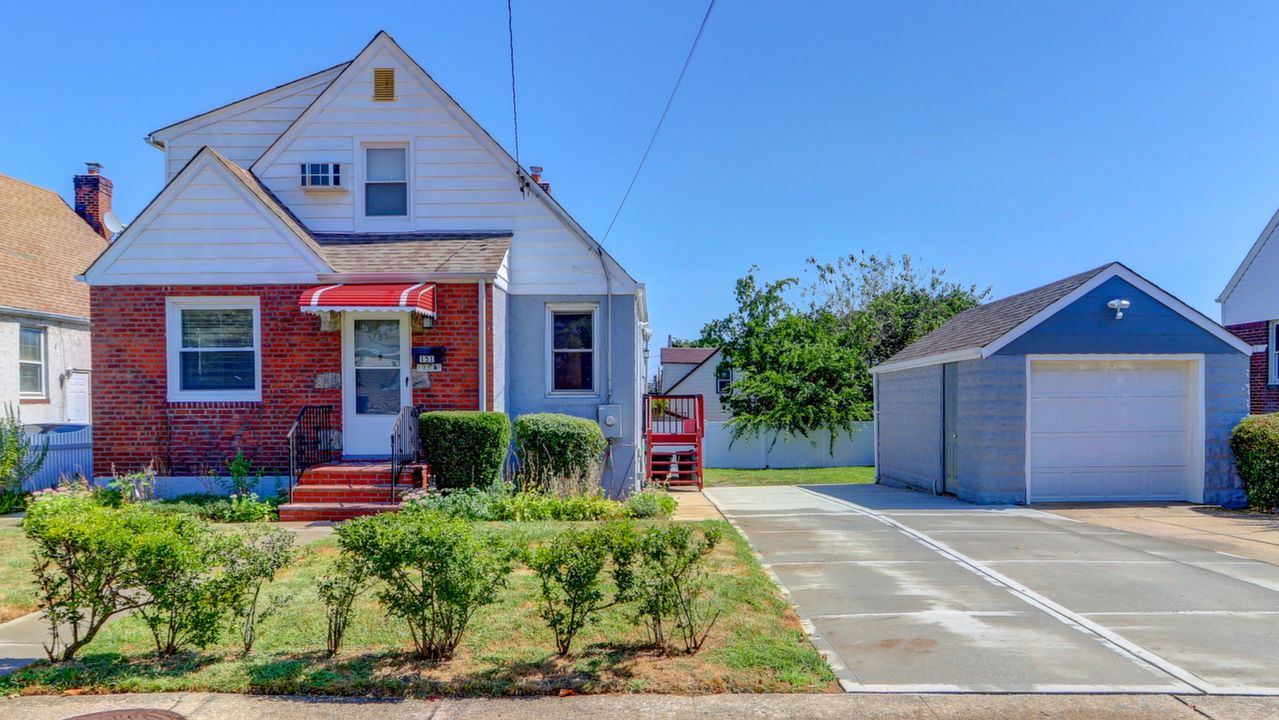 Front of House-Garage