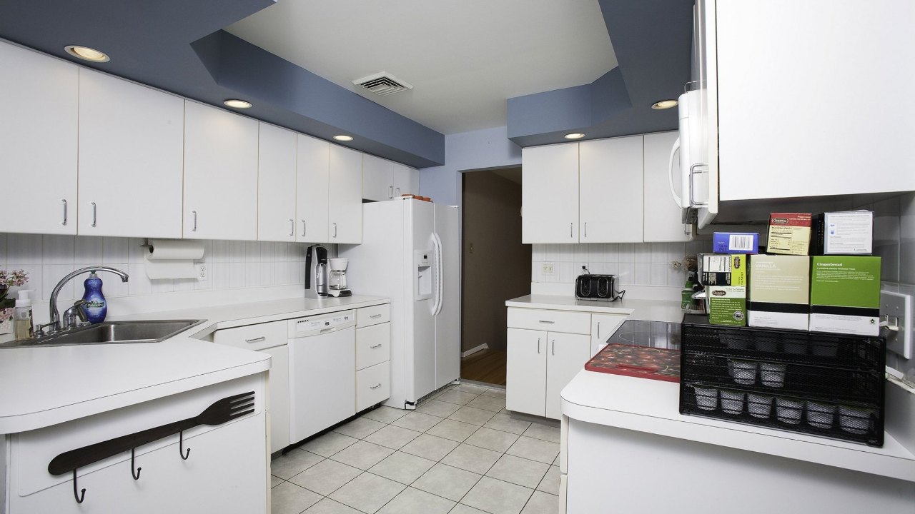 2478 Aron Drive West, Seaford, NY, 11783 Scene 4