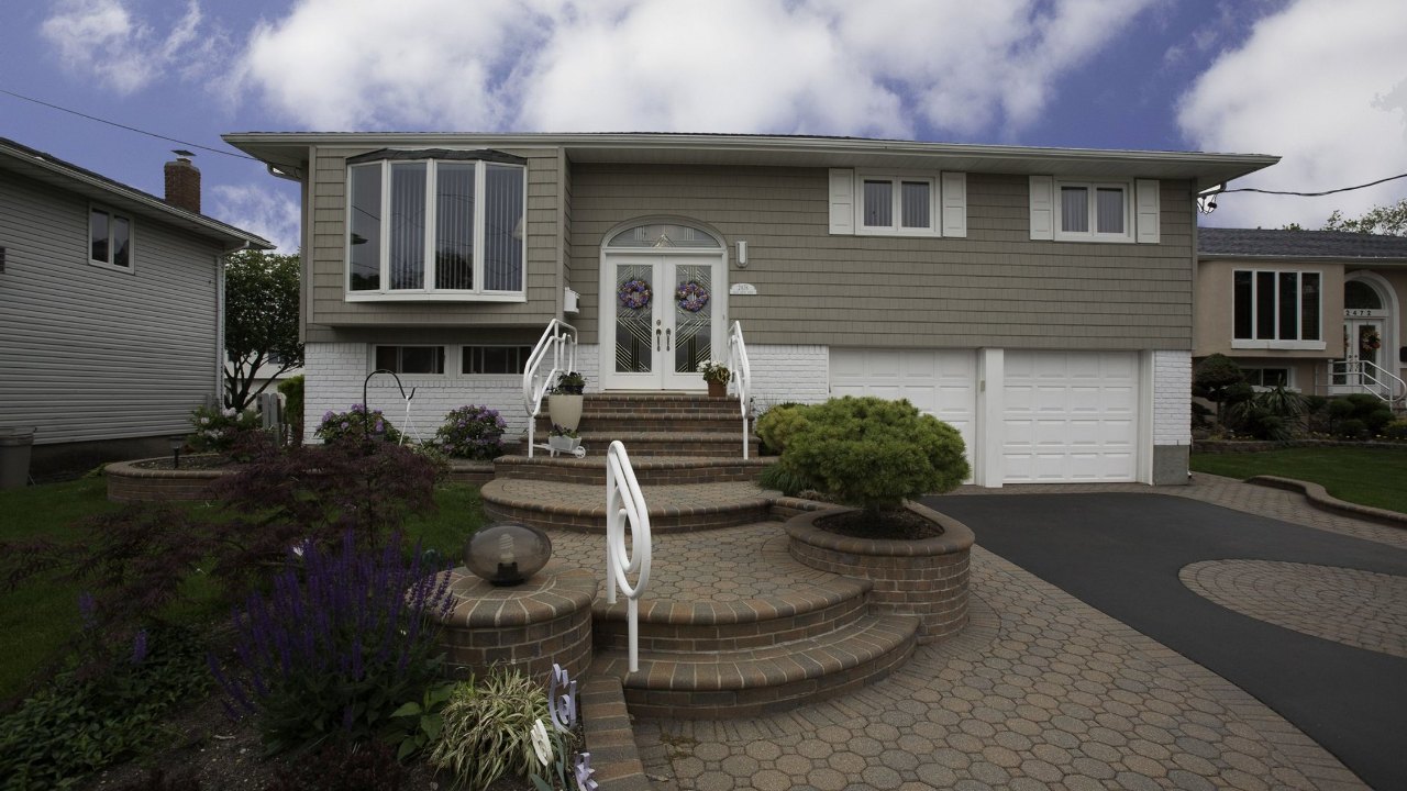 2478 Aron Drive West, Seaford, NY, 11783 Scene 1