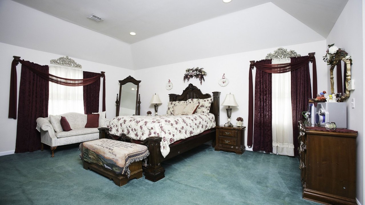 336 Carnation Drive, Farmingdale, NY, 11735 Scene 4