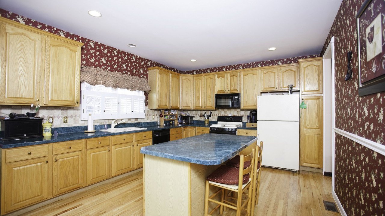 336 Carnation Drive, Farmingdale, NY, 11735 Scene 3