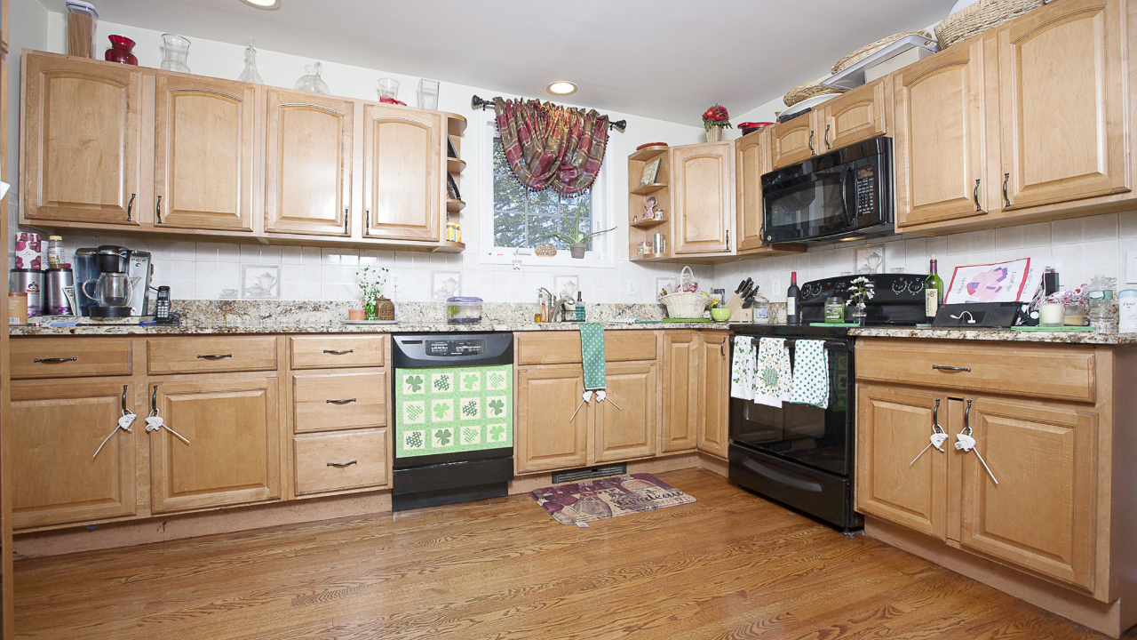 82 Clinton Avenue, Farmingdale, NY, 11735 Scene 4