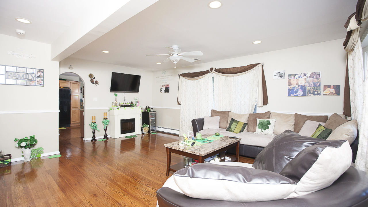 82 Clinton Avenue, Farmingdale, NY, 11735 Scene 2