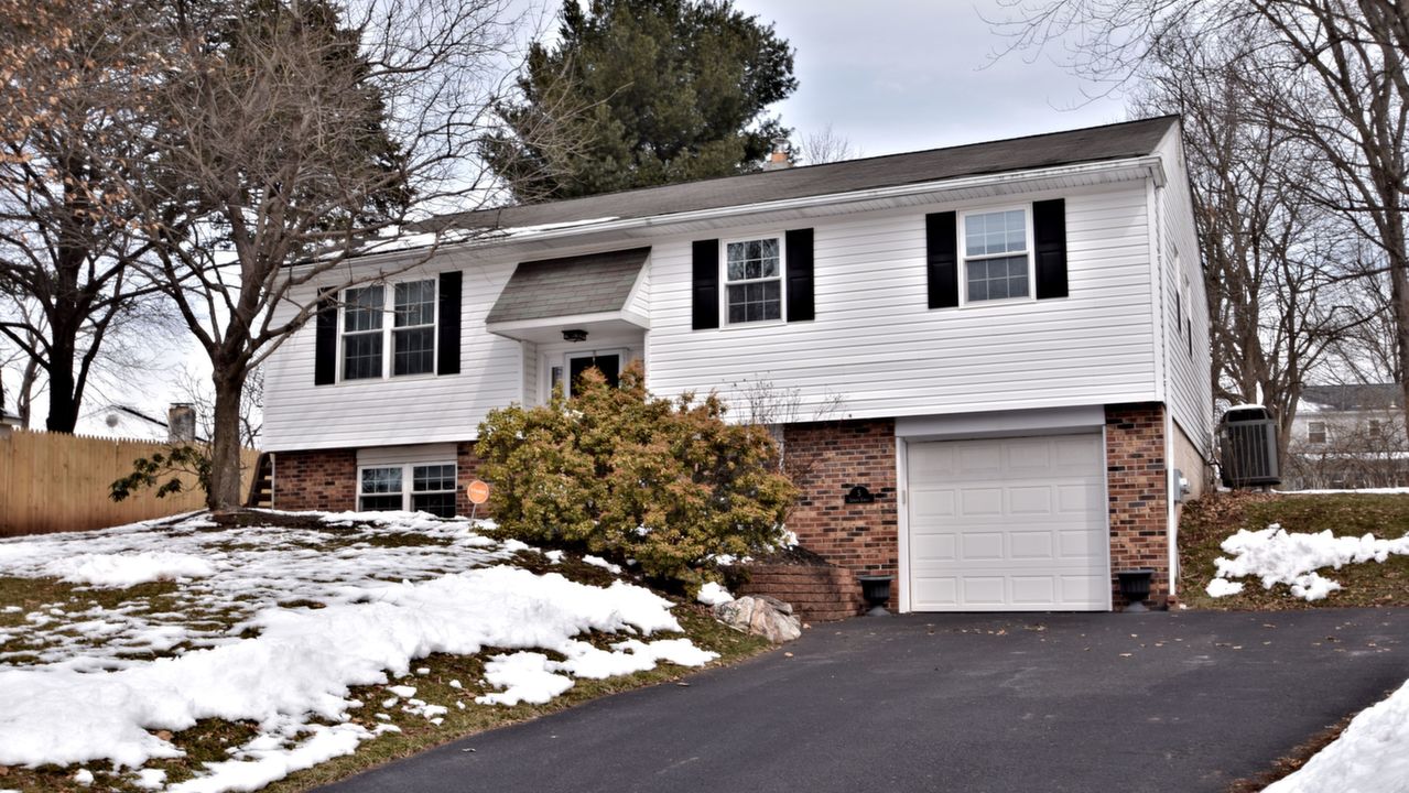 5 Lenape Cir, Royersford, PA, 19468 Scene 1