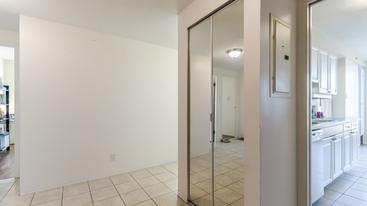 #504 14820 104 Ave., Surrey, BC, V3R 0V9 Scene 3