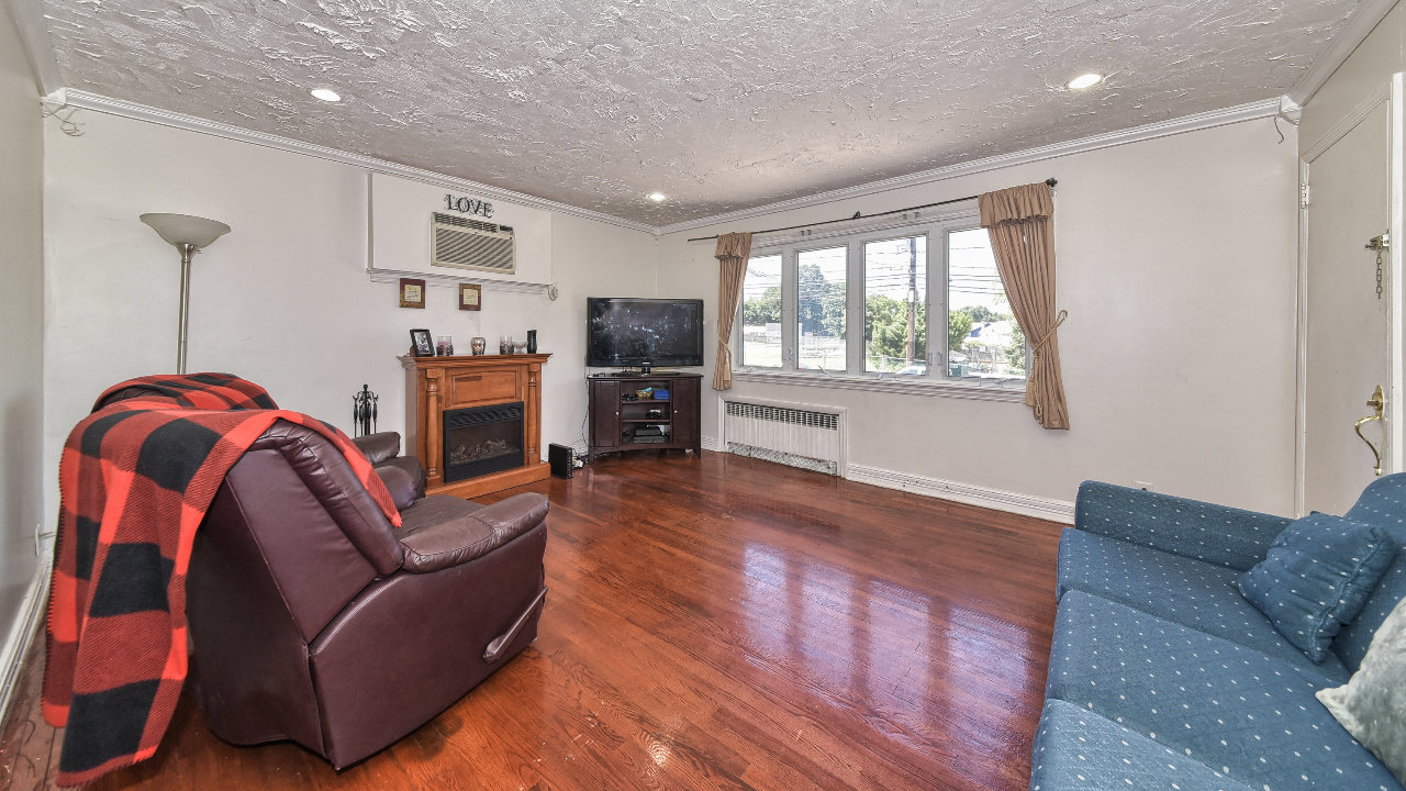 1st Floor Living Room