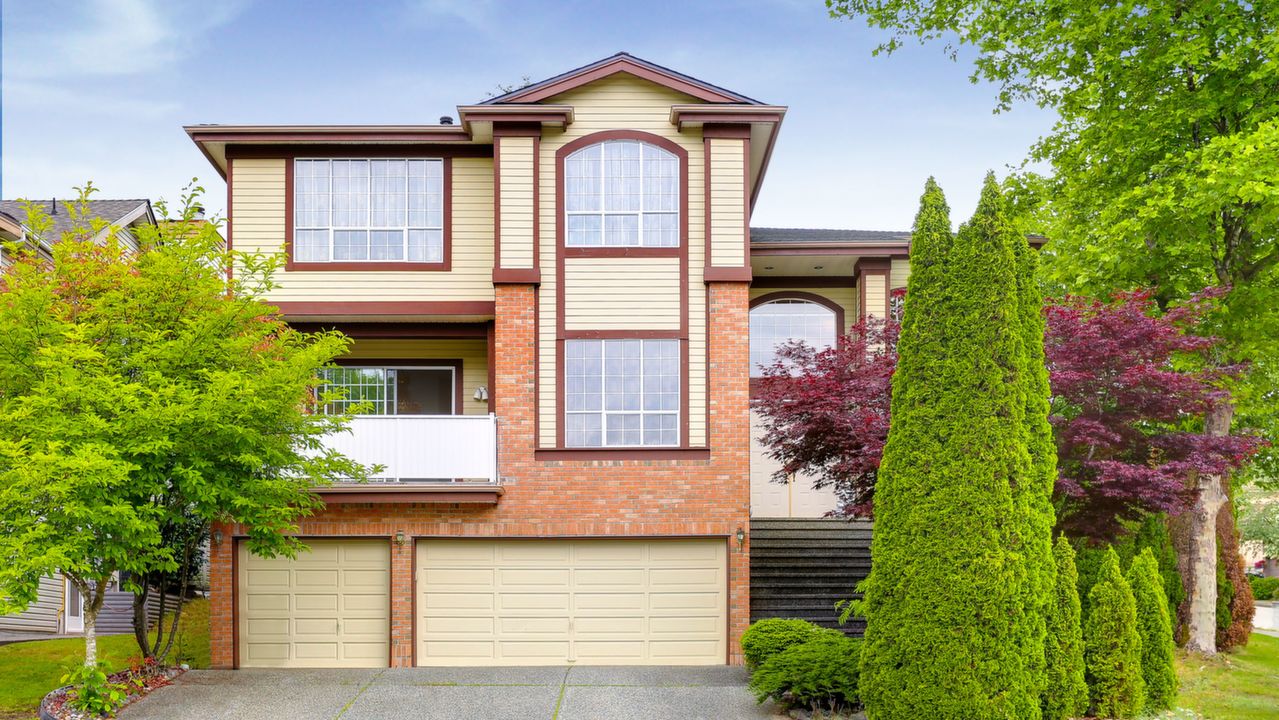 2901 Hedgestone Cr, Coquitlam, BC, V3E 2S2 Scene 1