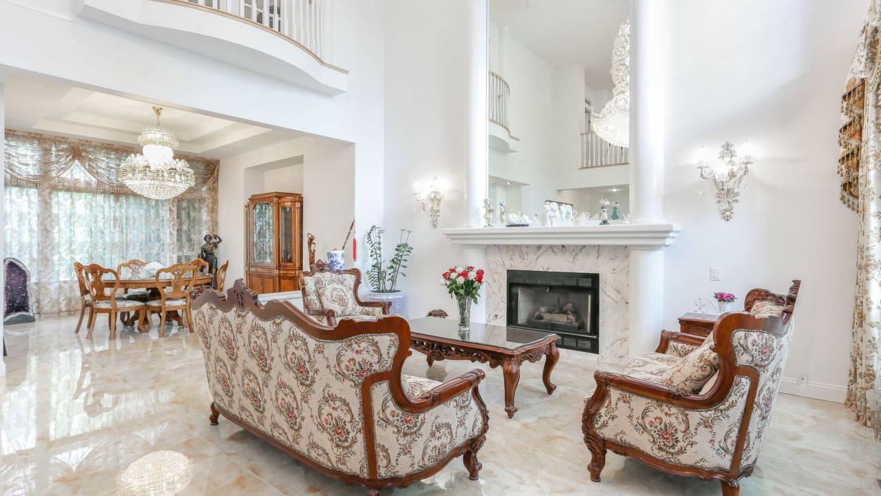 2901 Hedgestone Cr, Coquitlam, BC, V3E 2S2 Scene 3