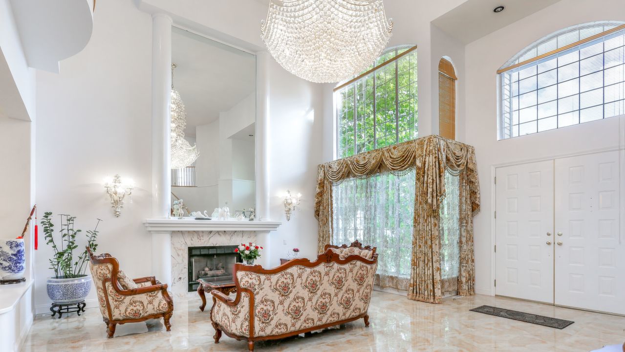 2901 Hedgestone Cr, Coquitlam, BC, V3E 2S2 Scene 4