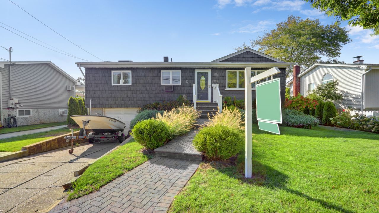 2556 Nelson Dr, Seaford, NY, 11783 Scene 2