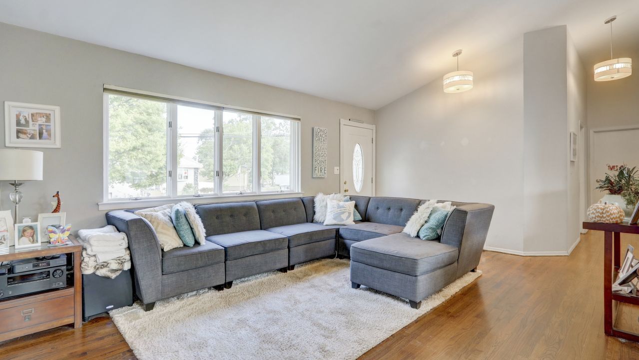 2556 Nelson Dr, Seaford, NY, 11783 Scene 3