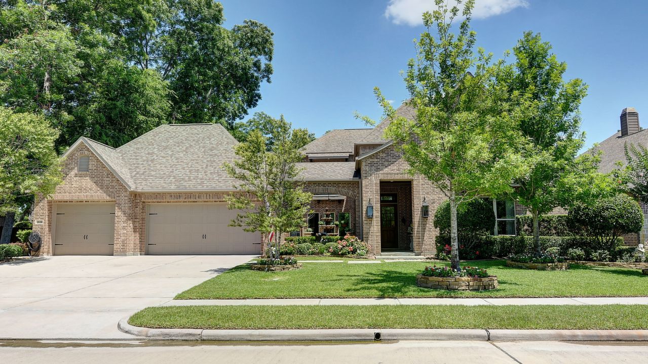 42-  21331 Aurora Park