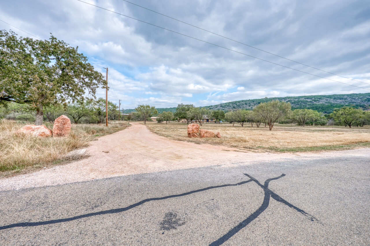 395 Lehne Loop, Buchanan Dam, TX, 78609 Scene 2