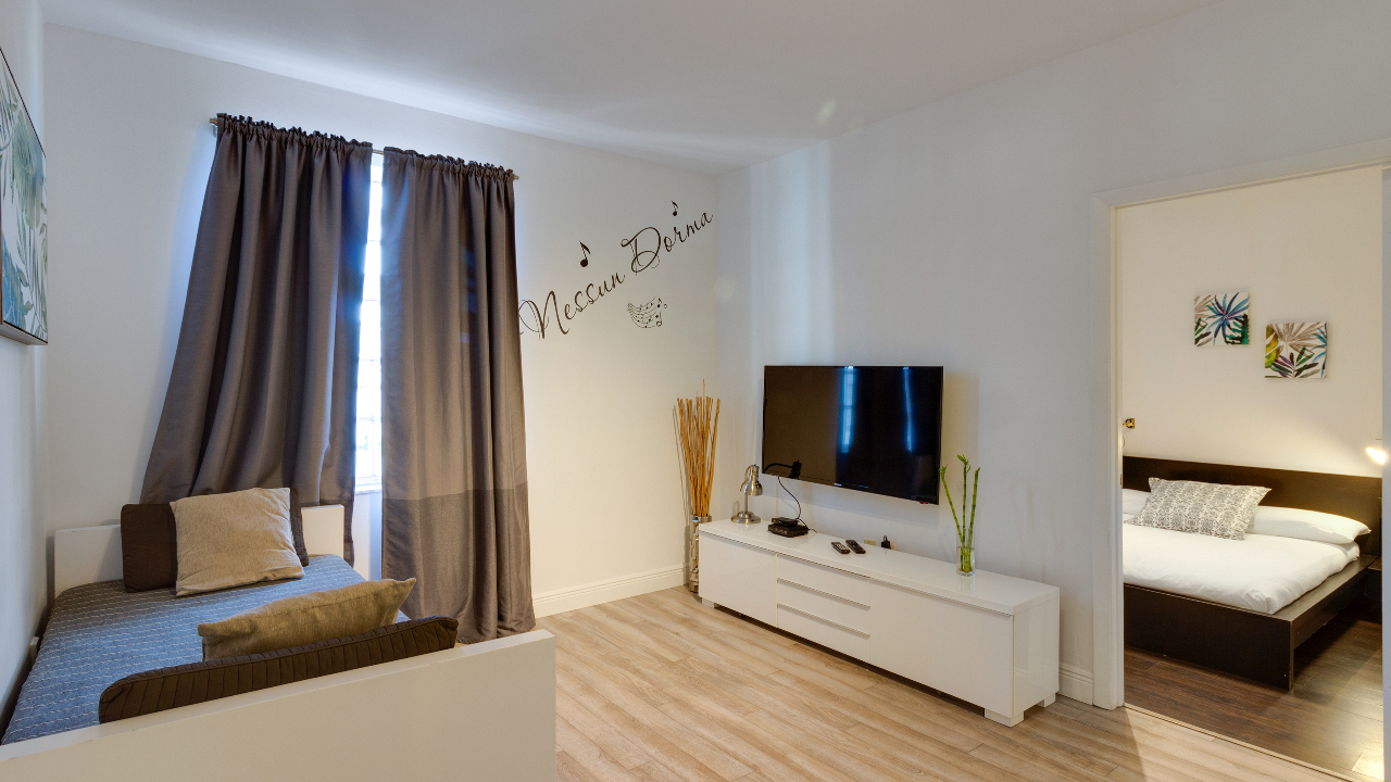 Empire-Condo-#306-02