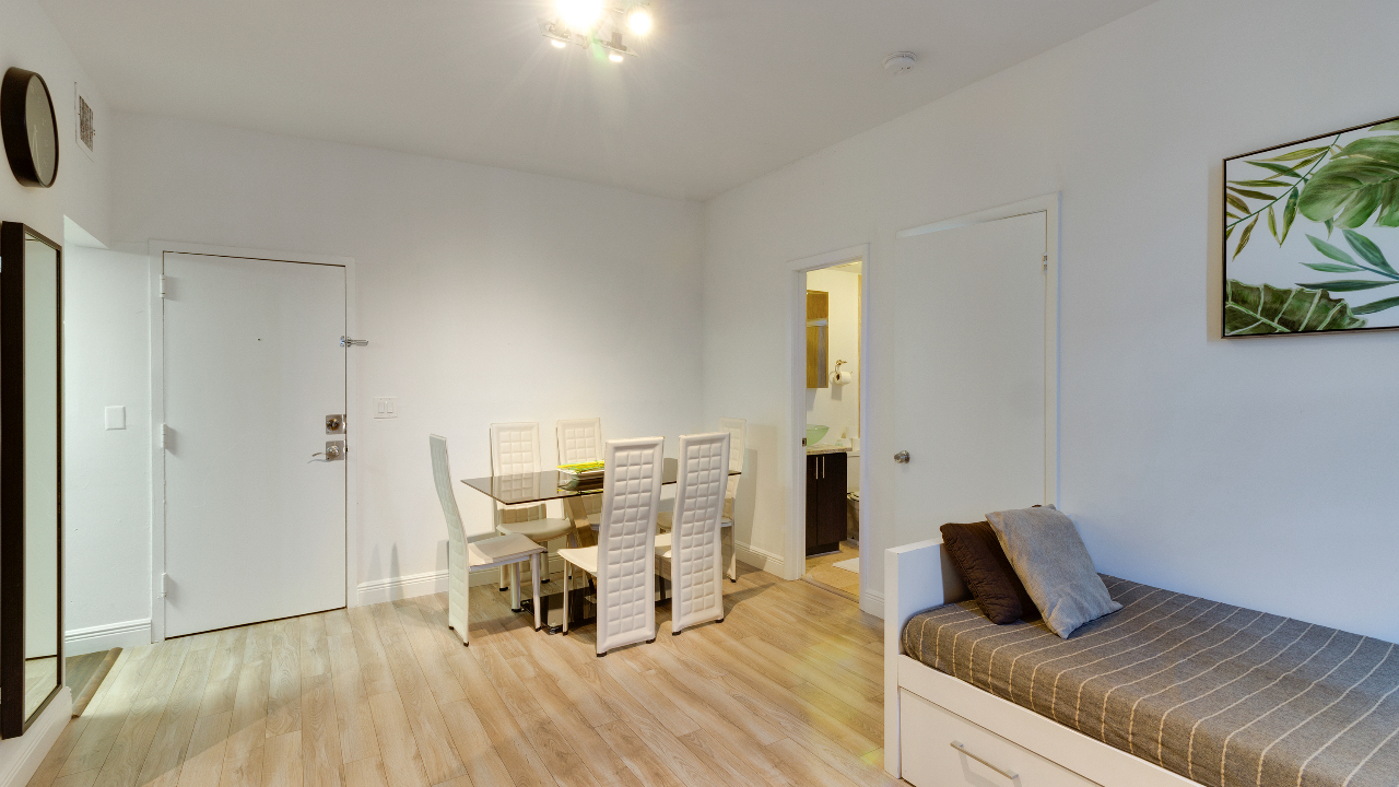 Empire-Condo-#306-03