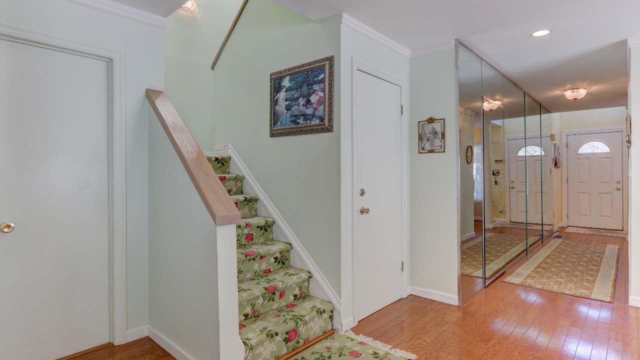 Foyer-Hallway