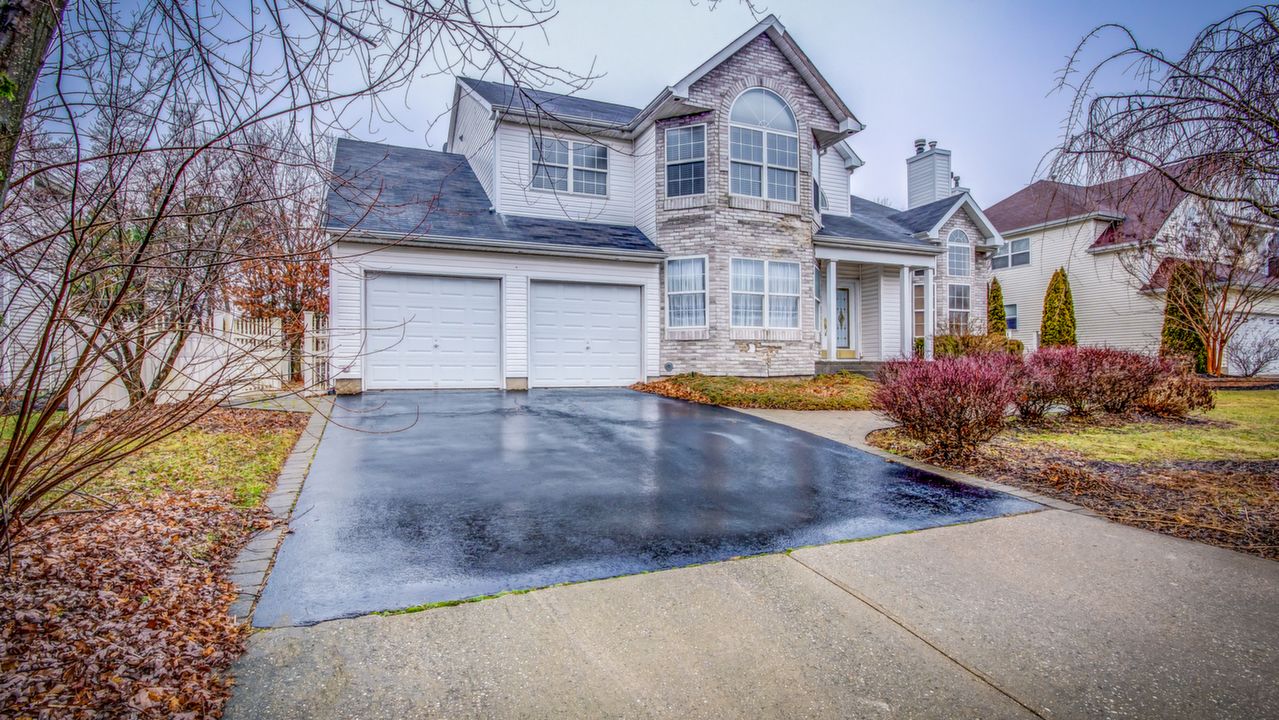 7 Summerfield Dr, Holtsville, NY, 11742 Scene 2