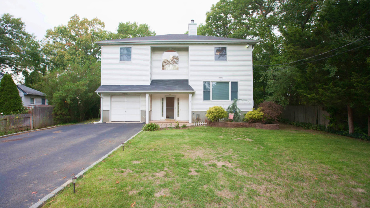 13 Greencrest Street, Lake Grove, NY, 11755 Scene 1