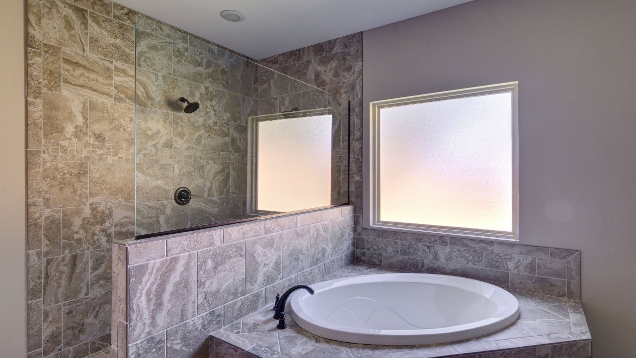 04_Master_Bathroom_01