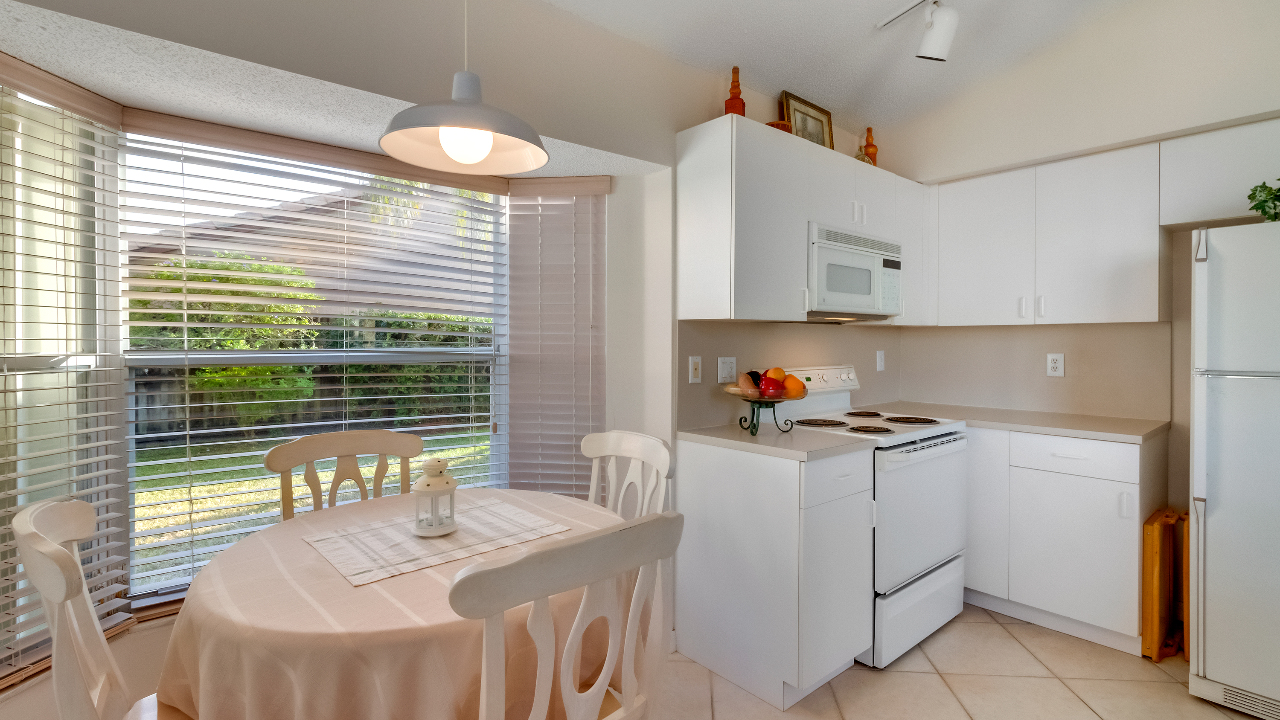 8341-SW-161st-PL-10