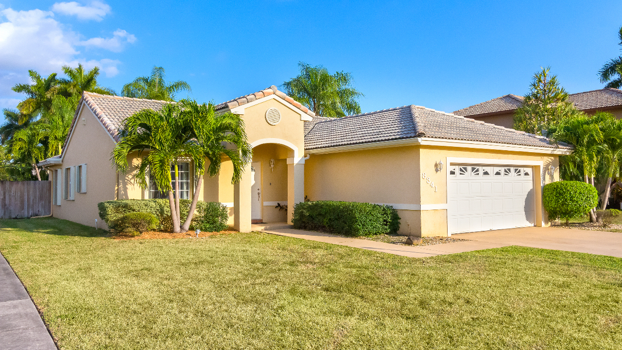 8341-SW-161st-PL-01