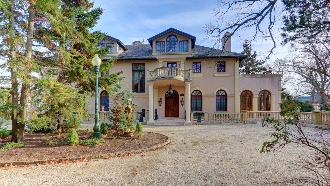 220 Woodside Dr, Hewlett, NY, 11557 Scene 2